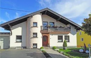 2 Bedroom Cozy Apartment In Karlshausen - 维安登