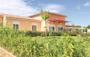 Maisons de vacances Beautiful Home In Suze La Rousse With 4 Bedrooms, Wifi And Private Swimming Pool : photos des chambres