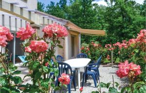 Maisons de vacances Awesome Home In Payzac With 3 Bedrooms, Wifi And Private Swimming Pool : photos des chambres