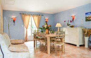 Cozy Home In Payzac With Kitchen