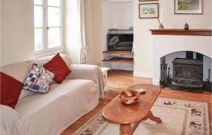 Maisons de vacances Amazing Home In Lusignac With Outdoor Swimming Pool : photos des chambres