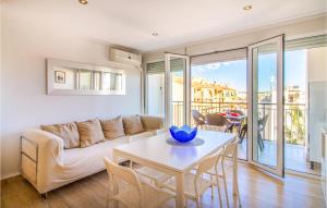 Stunning Apartment In Santa Pola