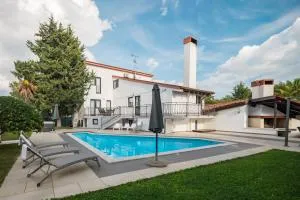 Villa Marty with Private Pool and Jacuzzi - Rošini