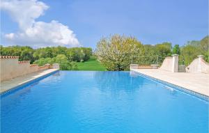 Maisons de vacances Nice home in Montignac Le Coq with 2 Bedrooms, WiFi and Outdoor swimming pool : photos des chambres