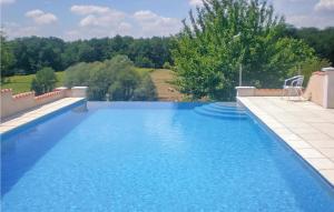 Maisons de vacances Nice home in Montignac Le Coq with 2 Bedrooms, WiFi and Outdoor swimming pool : photos des chambres