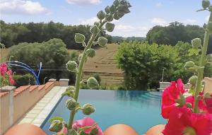 Maisons de vacances Nice home in Montignac Le Coq with 2 Bedrooms, WiFi and Outdoor swimming pool : photos des chambres