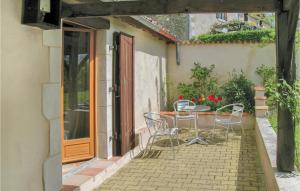 Maisons de vacances Nice home in Montignac Le Coq with 2 Bedrooms, WiFi and Outdoor swimming pool : photos des chambres