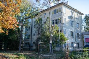 Sunny and Quiet 2bdr Central Apartment