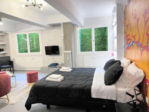 Brand New Modern Street-Style STUDIO CITY CENTER