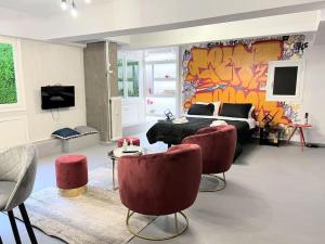 Brand New Modern Street-Style STUDIO CITY CENTER