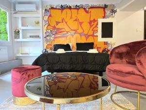 Brand New Modern Street-Style STUDIO /CITY CENTER