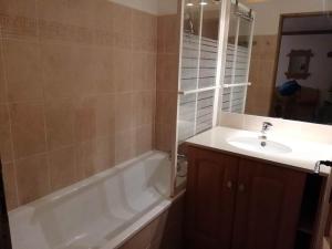 2 pièces confortables au pied des pistes avec parking privé - FR-1-557-25