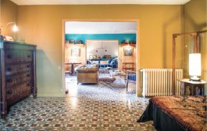 Maisons de vacances Amazing Home In Arjuzanx With Outdoor Swimming Pool : photos des chambres
