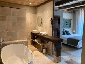 Hotels Art'Hotel & SPA Le Potin Gourmand : photos des chambres