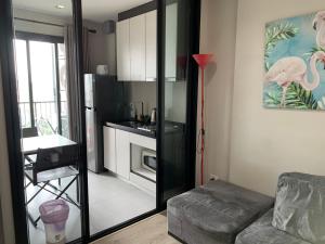 The base一居室边上海滩，商场步行街