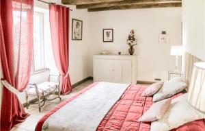 Maisons de vacances 3 Bedroom Nice Home In Fleurac : photos des chambres