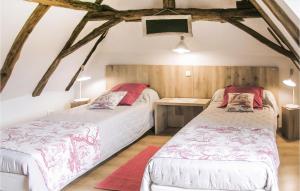 Maisons de vacances 3 Bedroom Nice Home In Fleurac : photos des chambres