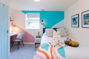 5 bed 5 bath house, free parking, patio garden - Esho Stays