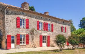 Maisons de vacances Amazing Home In St Maixent De Beugn With 5 Bedrooms, Wifi And Private Swimming Pool : photos des chambres