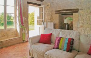Maisons de vacances Amazing Home In St Maixent De Beugn With 5 Bedrooms, Wifi And Private Swimming Pool : photos des chambres