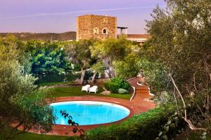 Residence con piscina a Liscia di Vacca, 350 mt dal mare, 3 km da Porto Cervo