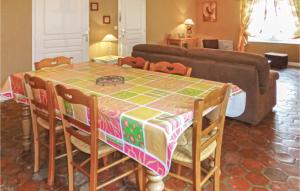 Maisons de vacances Awesome home in Vaudoy-en-Brie with 3 Bedrooms, WiFi and Indoor swimming pool : photos des chambres