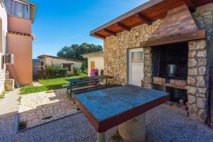 Apartments Davor 
