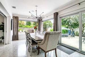 *Victoria Park Pool Home- close to beachLas Olas*