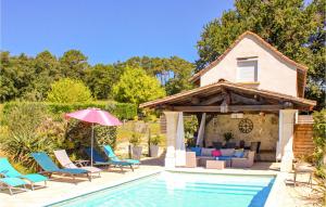 Awesome home in Saint-Sauveur-Lalande with Outdoor swimming pool, WiFi and 3 Bedrooms