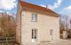 Nice home in Vaudoy-en-Brie with 3 Bedrooms, WiFi and Indoor swimming pool