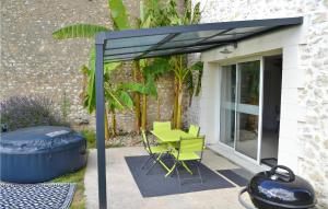 Maisons de vacances Awesome home in Eyrans with WiFi and 3 Bedrooms : photos des chambres