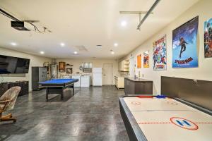Game Room and Mtn Views Lake Havasu Escape!