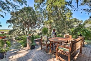 obrázek - Rustic Beaufort Home with Stunning Marsh Views!