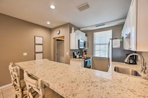Marco Island Condo with Shared Pool and Hot Tub!