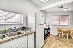 Serene Studio Near Lake Mead, Hiking and Dining