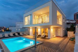 Luxury Villa Emily - 5hvězdičkové hotely ve městě Ražanj