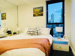 High Rise Unit in front of Crown with Free Parking