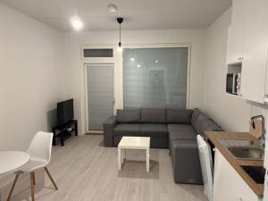 Ihana huoneisto juna aseman vieressä.