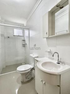 053 - Ótima Localização - Apto com 02 dormitórios em Bombas