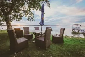 Shoreside 4b/4b walkout retreat with perfect sand - Menahga