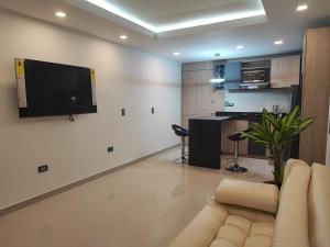 APARTAMENTO MODERNO EL LAGUITO JUNTO AL MAR 705