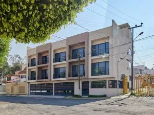 C3-S09 EXECUTIVE SUITE at ITESM CEM Tourists & Travelers Choice Families Foreign Students Companies Executives WELCOME!!! 10min Izcalli-15min Esmeralda-20min Sátelite-25min AIFA - Ciudad López Mateos