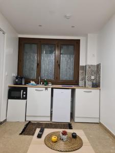 Studio indépendant et bien équipé avec véranda commune