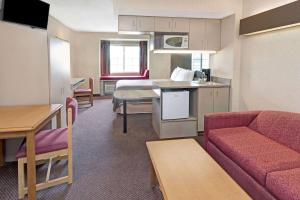 Red Lion Inn & Suites Elk Grove Village