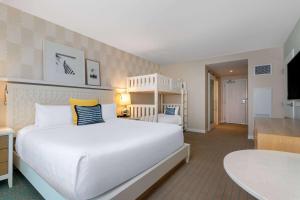 Deluxe King Room with Bunk Bed room in Wyndham Grand Clearwater Beach