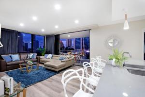 Circle on Cavill Surfers Paradise- 3 Bedroom SPA Apartment