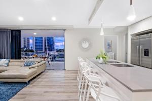 Circle on Cavill Surfers Paradise- 3 Bedroom SPA Apartment