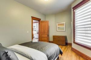 Garage Parking - Vintage Charm - and a Fabulous Location! Easily Enjoy the Best of Chicago!
