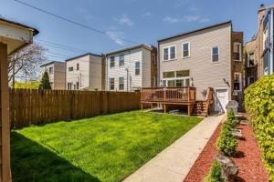 Garage Parking - Vintage Charm - and a Fabulous Location! Easily Enjoy the Best of Chicago!