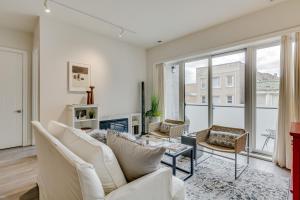 Sheridan Park Stunner! No Matter if You Are in Town for Business or Fun This Property Has You Covered apts